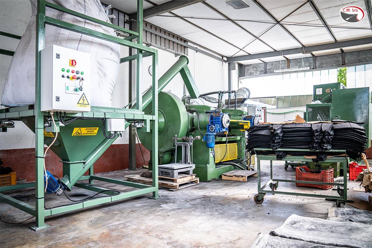 lavorazione-gomma-segnaletica-1