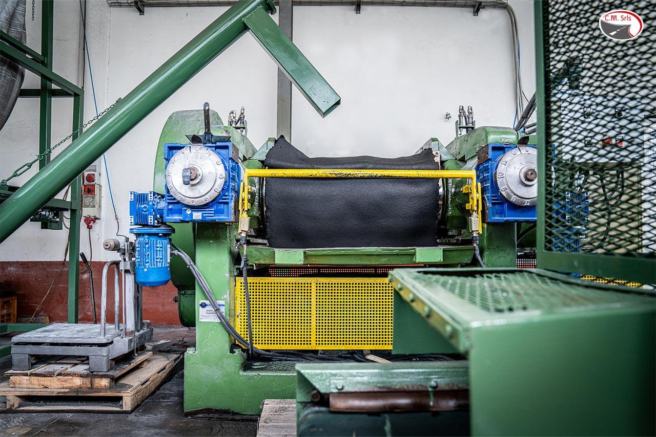 lavorazione-gomma-segnaletica-2